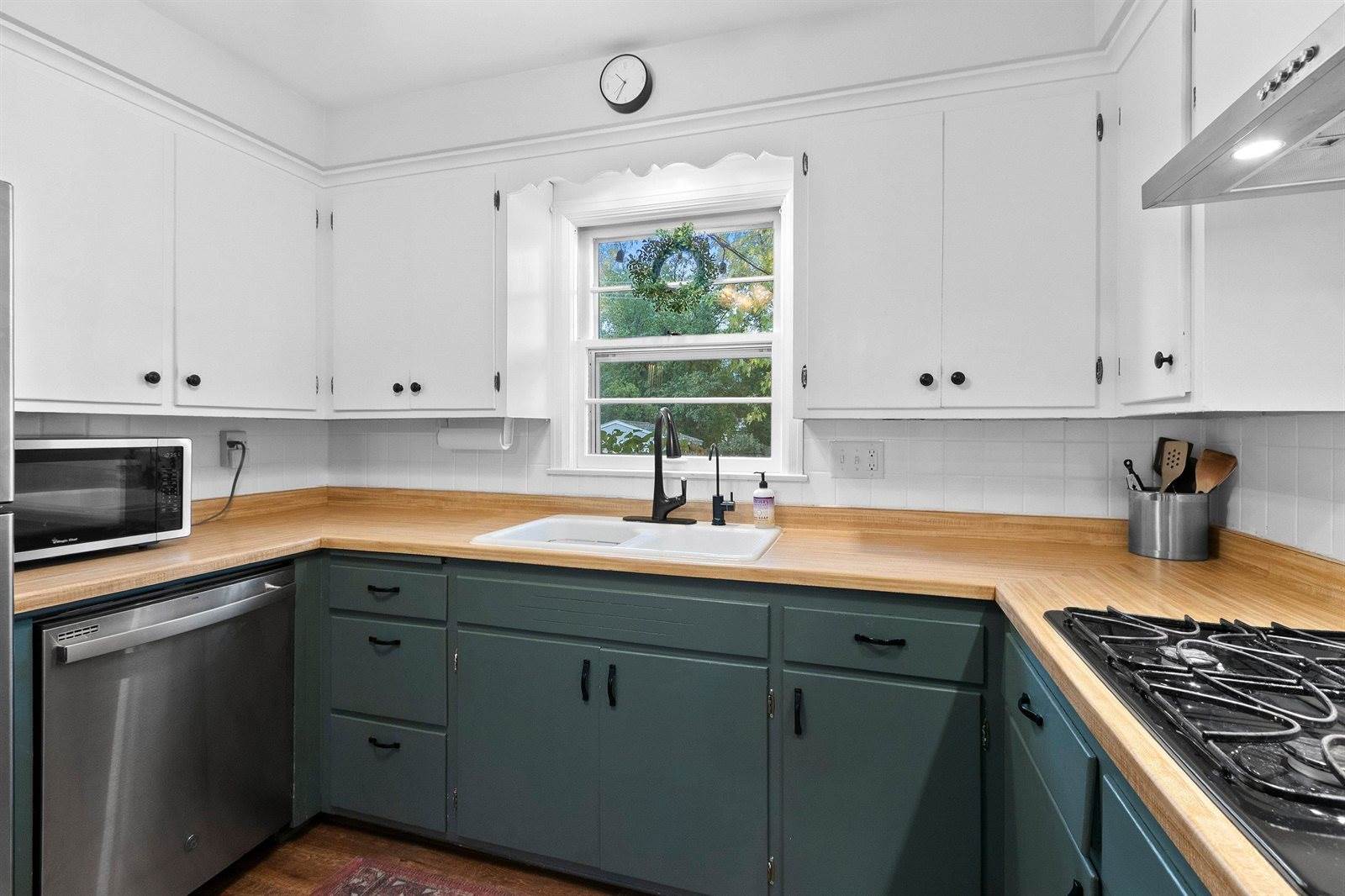 156 Custer Court, Green Bay, WI 54301