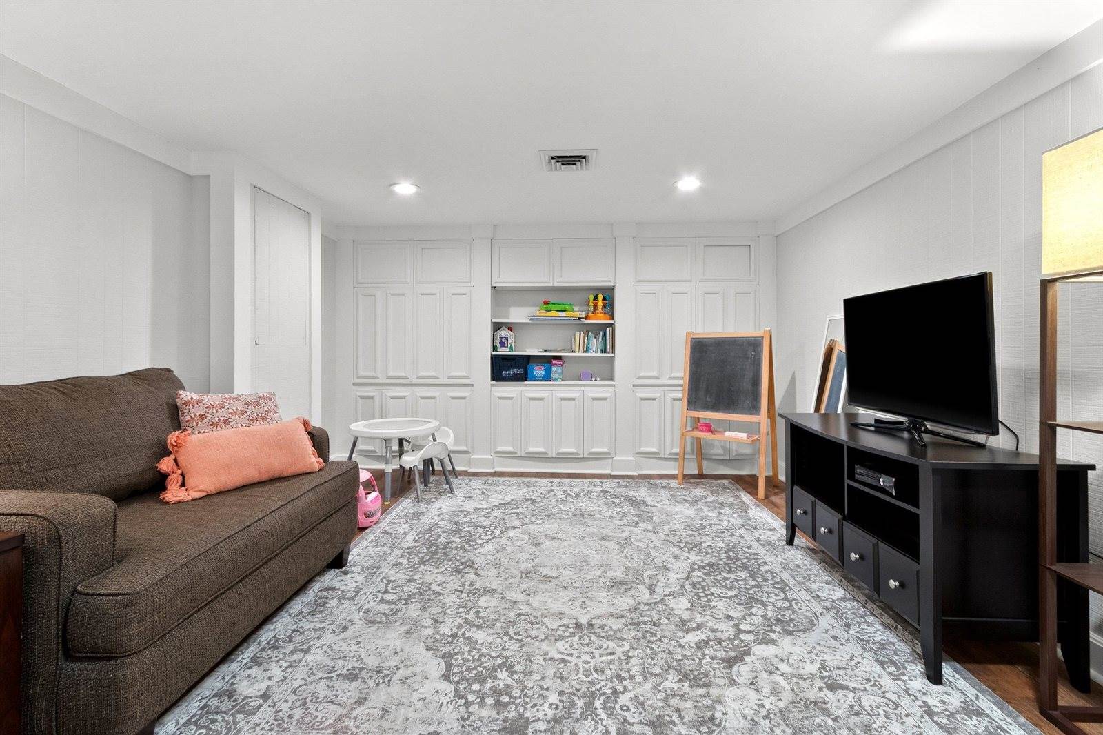 156 Custer Court, Green Bay, WI 54301