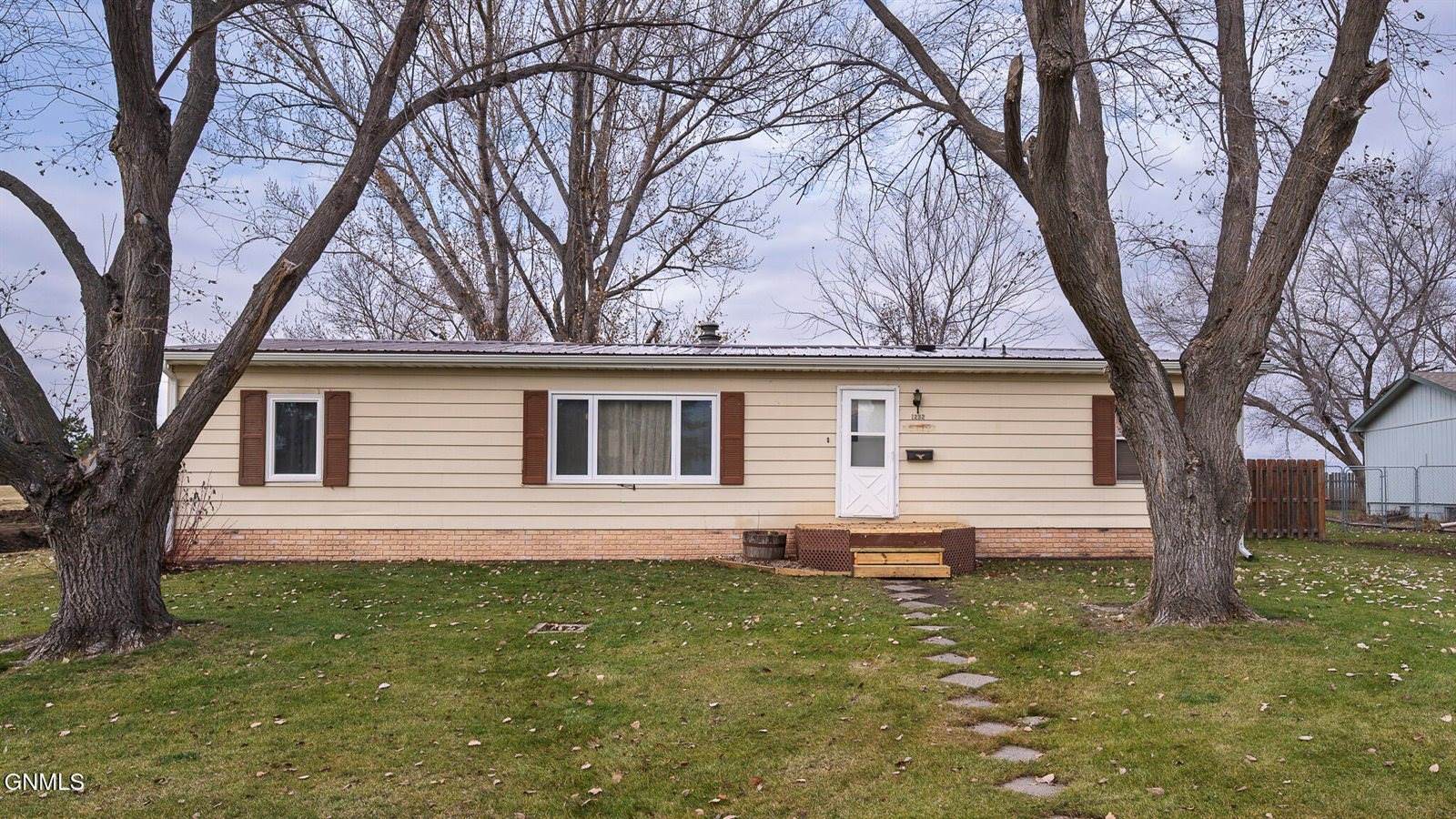 1232 Custer Drive, Washburn, ND 58577