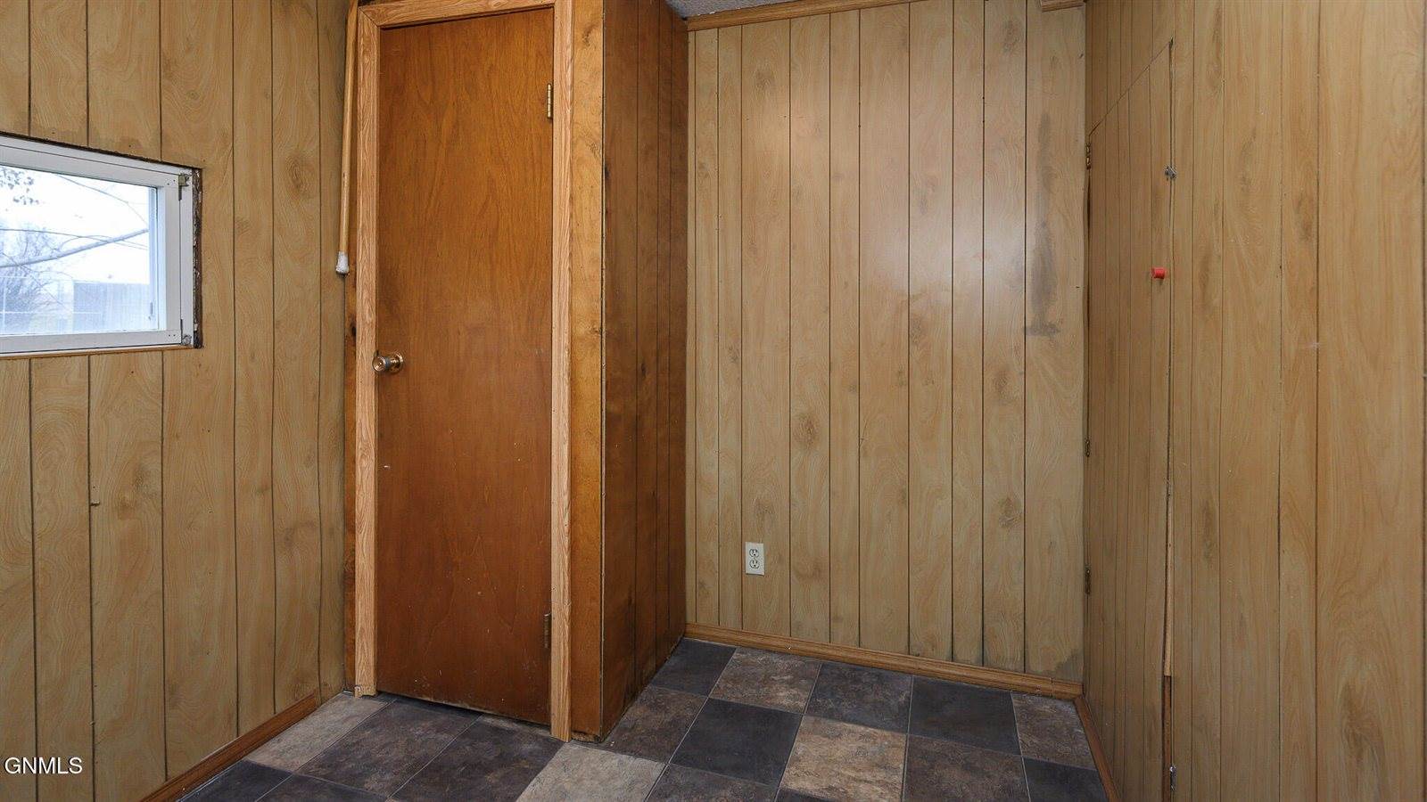 1232 Custer Drive, Washburn, ND 58577