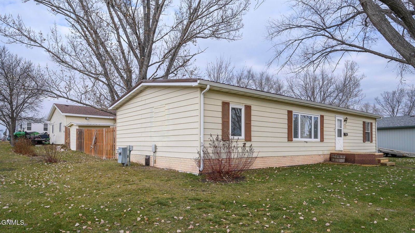 1232 Custer Drive, Washburn, ND 58577