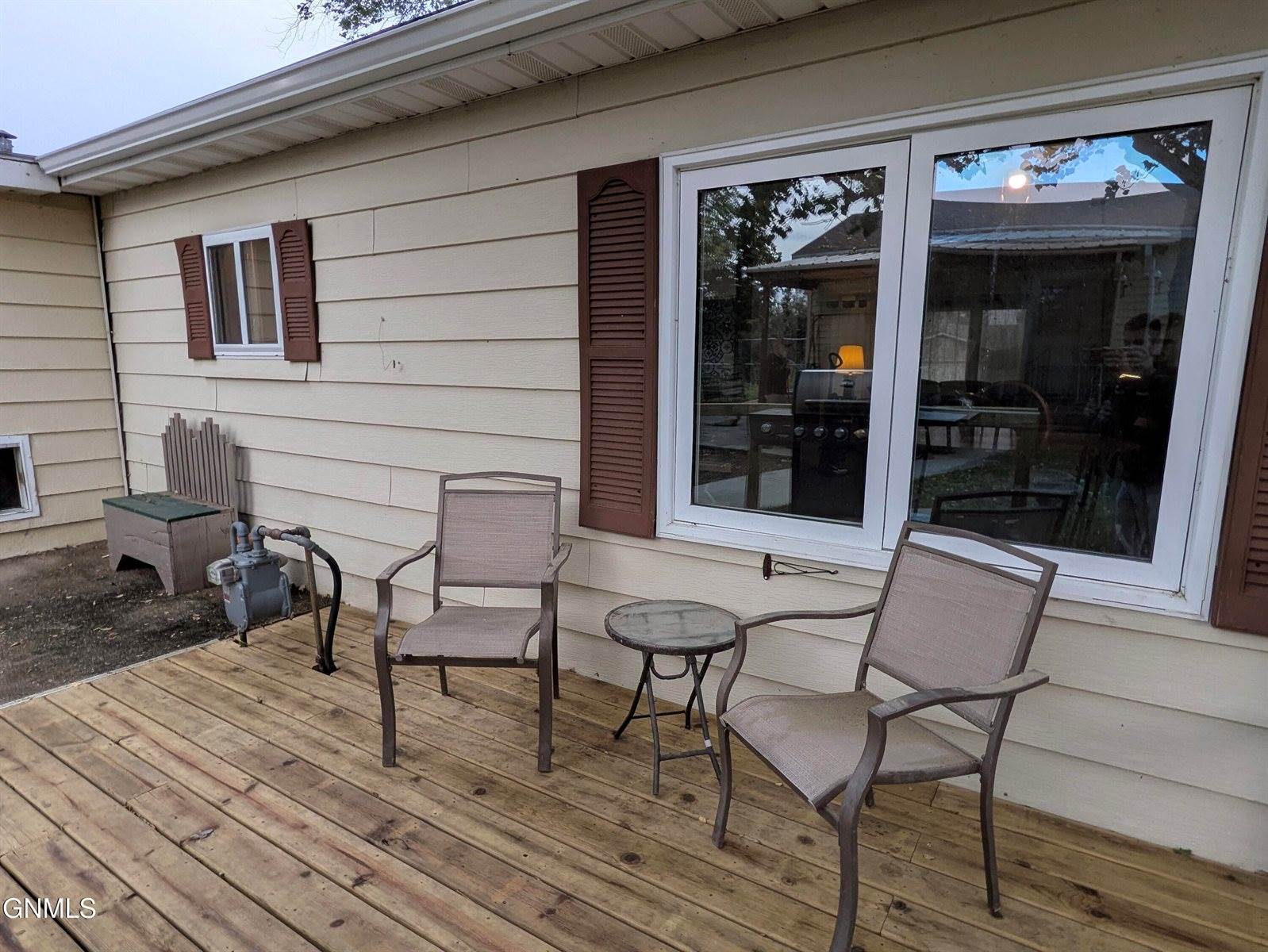 1232 Custer Drive, Washburn, ND 58577