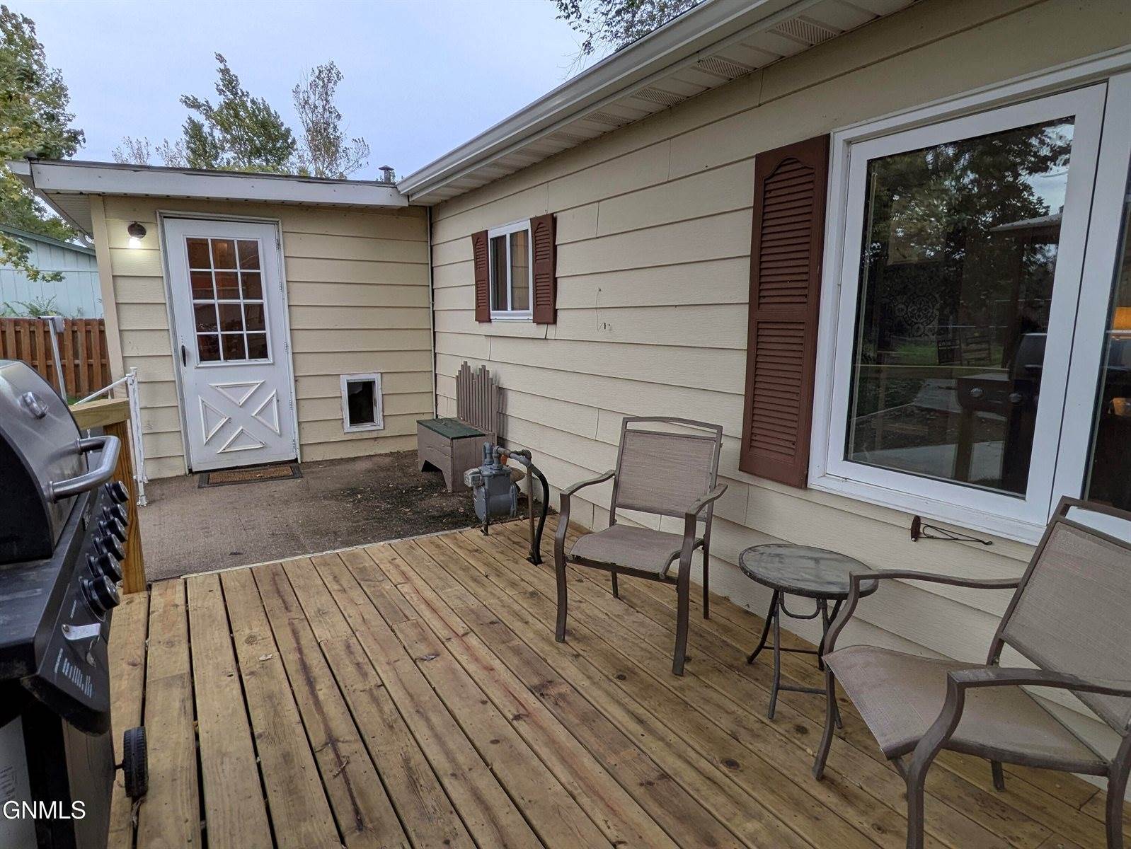 1232 Custer Drive, Washburn, ND 58577