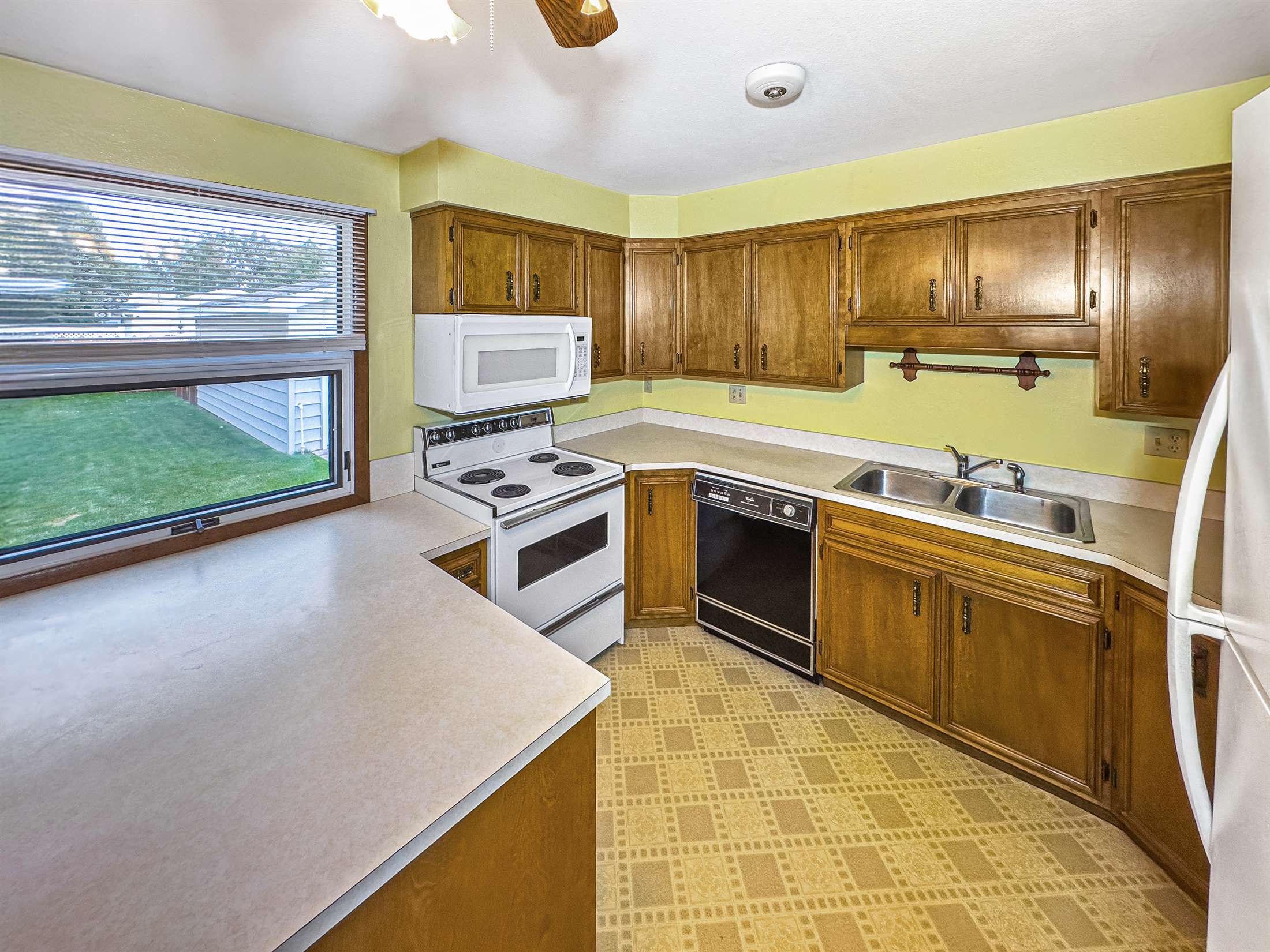 802 15th Ave W, Williston, ND 58801