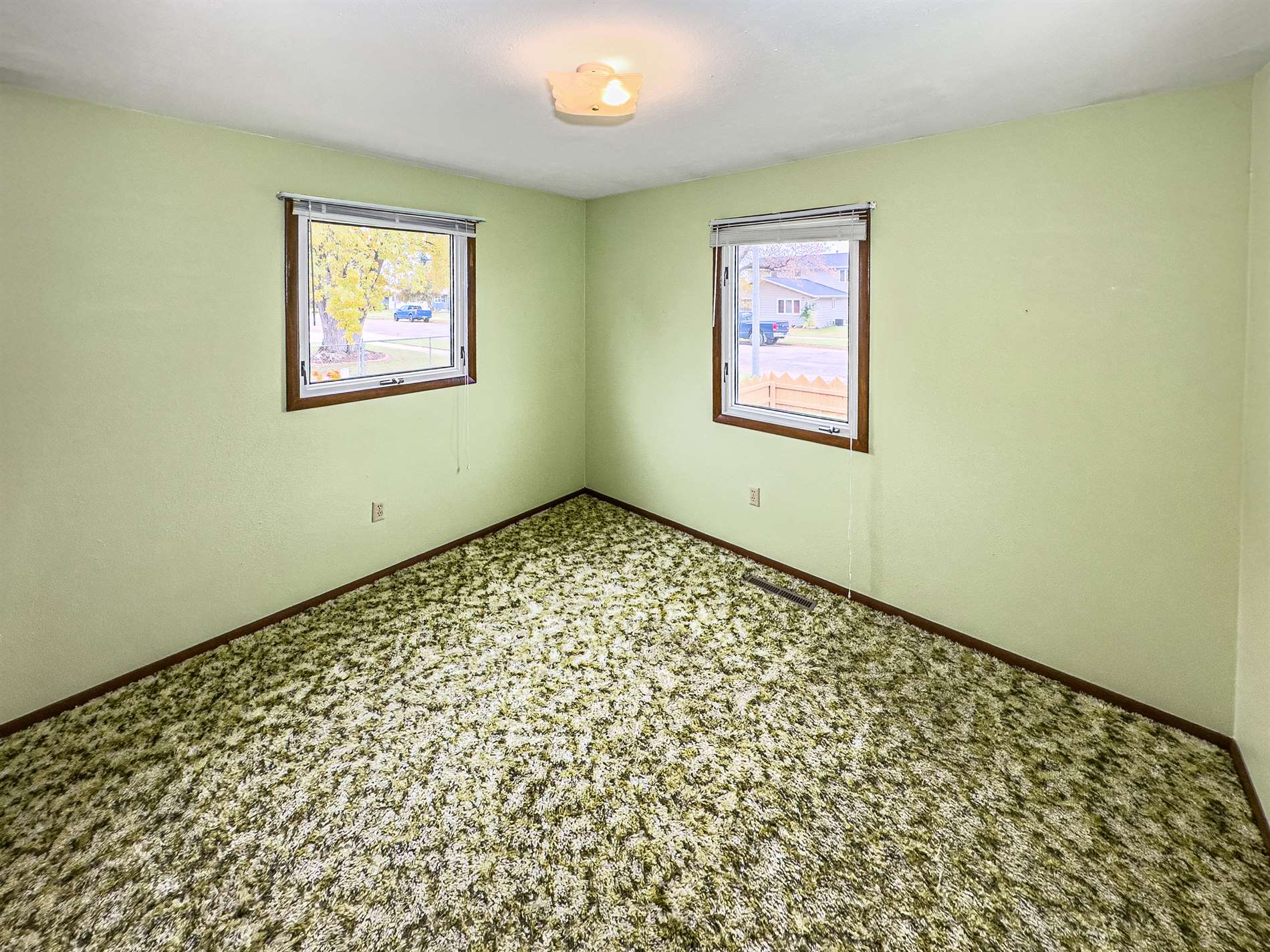 802 15th Ave W, Williston, ND 58801