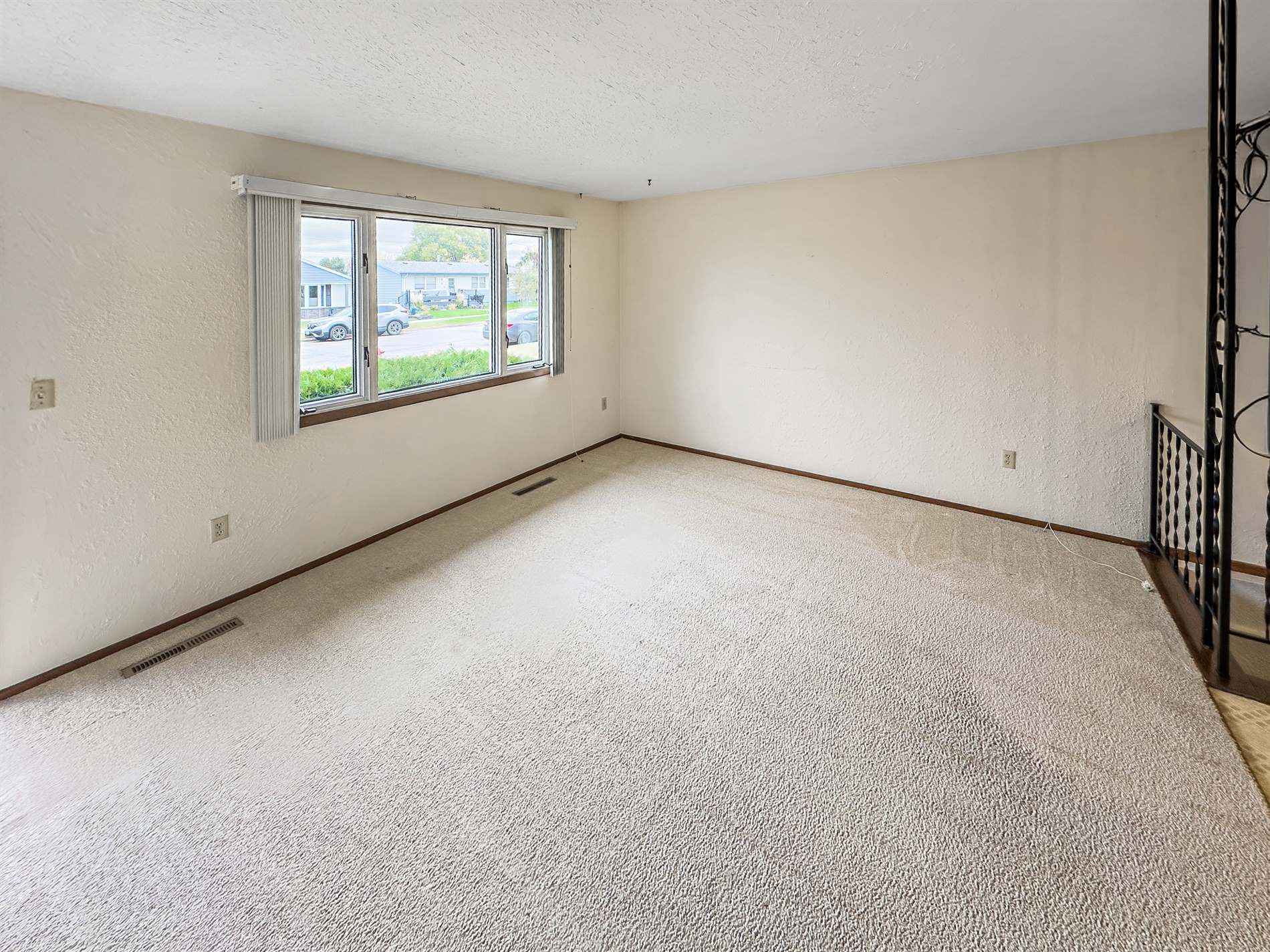 802 15th Ave W, Williston, ND 58801