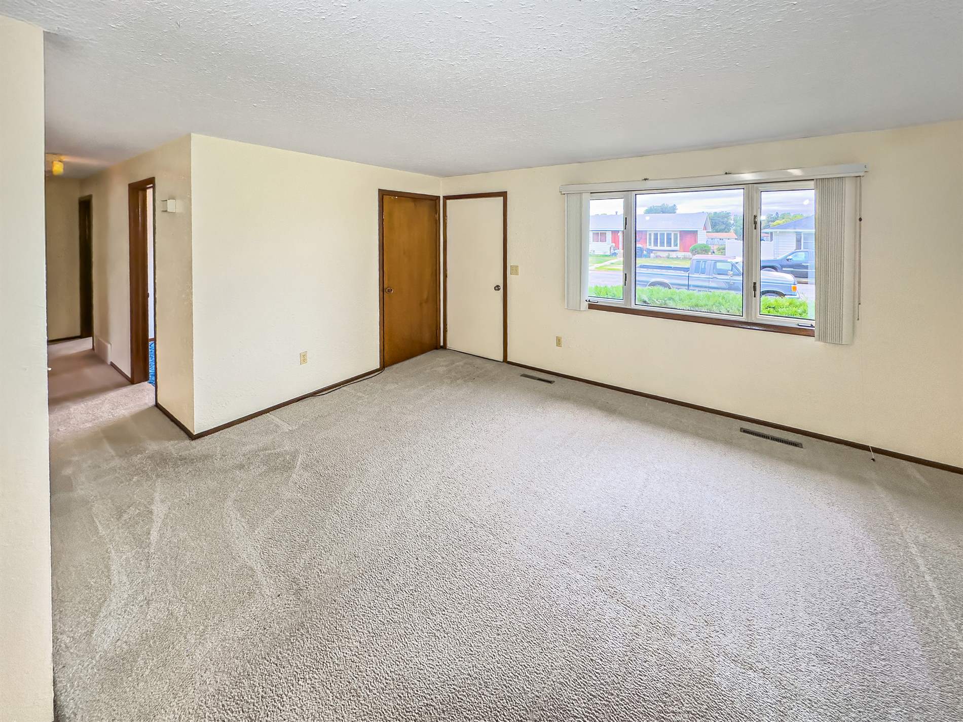 802 15th Ave W, Williston, ND 58801