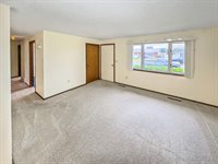 802 15th Ave W, Williston, ND 58801