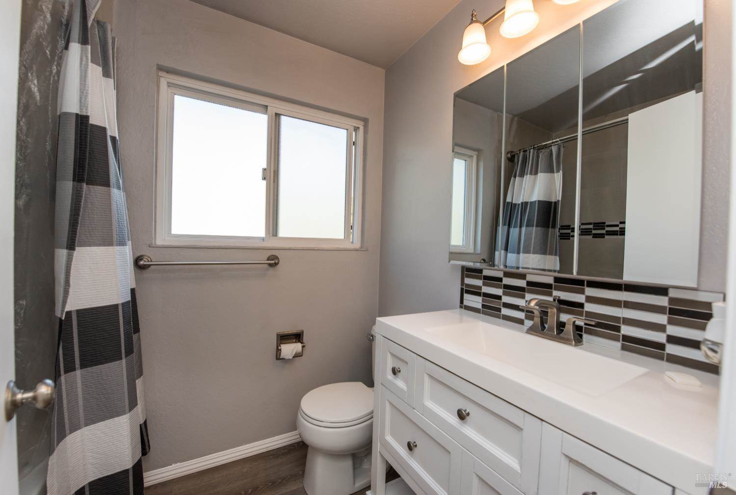 374 Gate Way, Santa Rosa, CA 95401