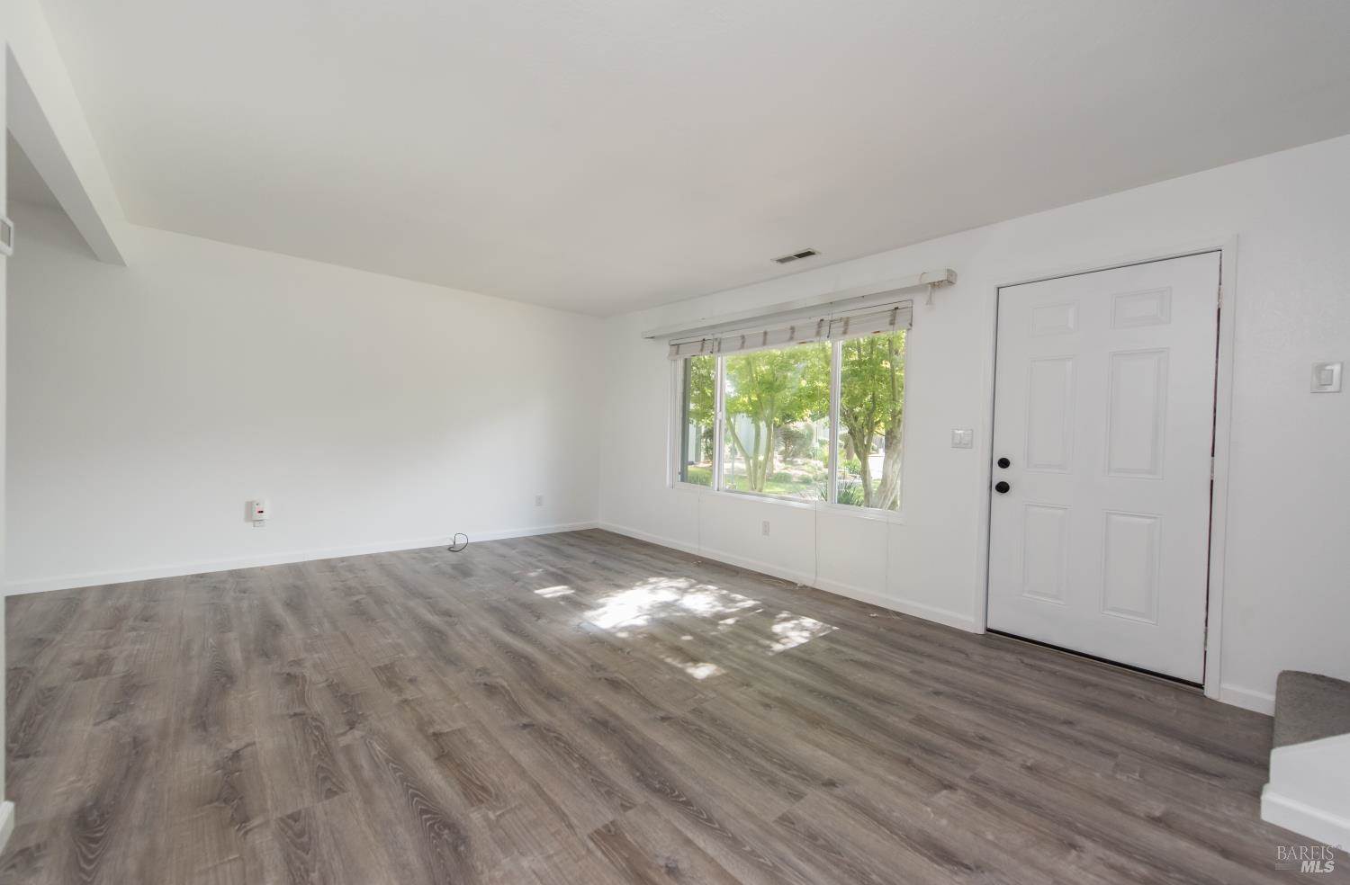 374 Gate Way, Santa Rosa, CA 95401