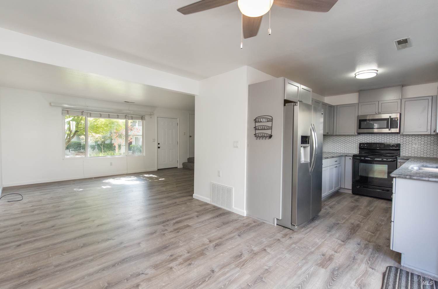 374 Gate Way, Santa Rosa, CA 95401