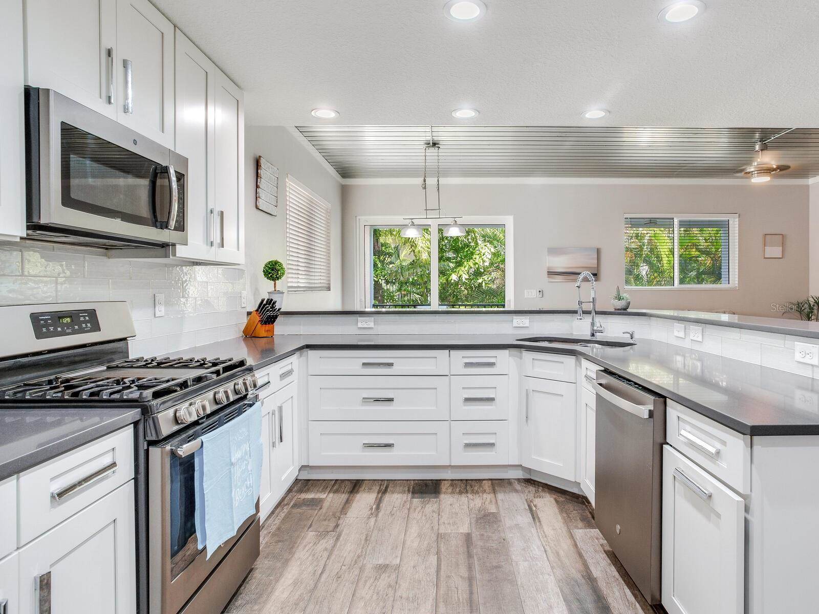 156 175TH Avenue East, Redington Shores, FL 33708