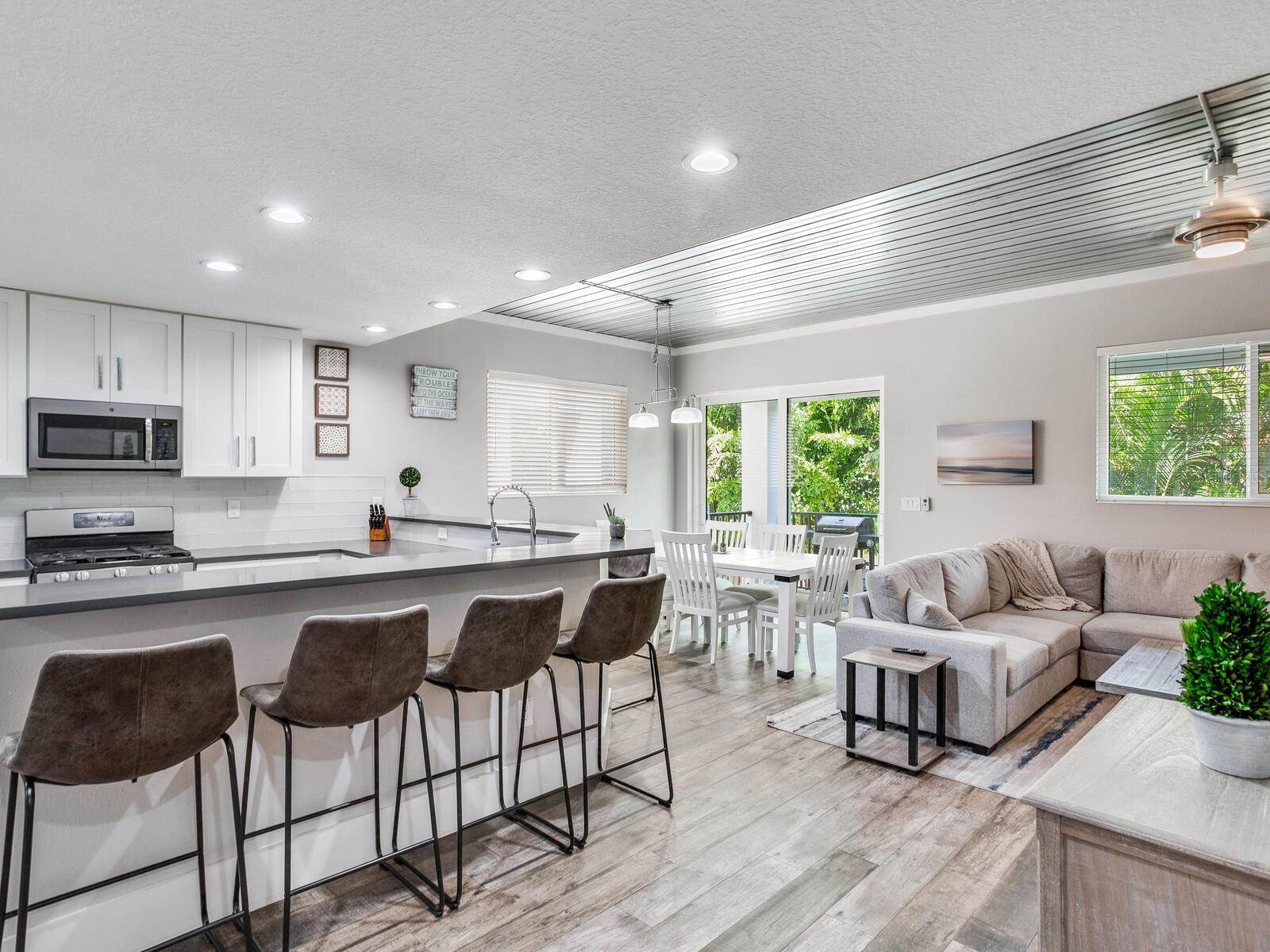 156 175TH Avenue East, Redington Shores, FL 33708