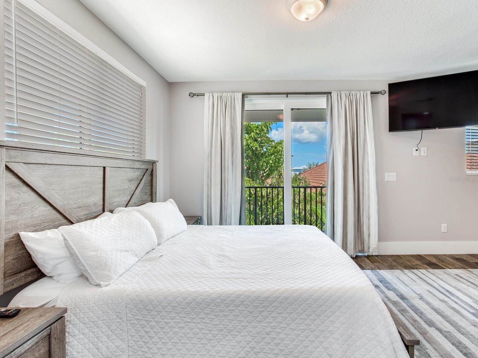 156 175TH Avenue East, Redington Shores, FL 33708