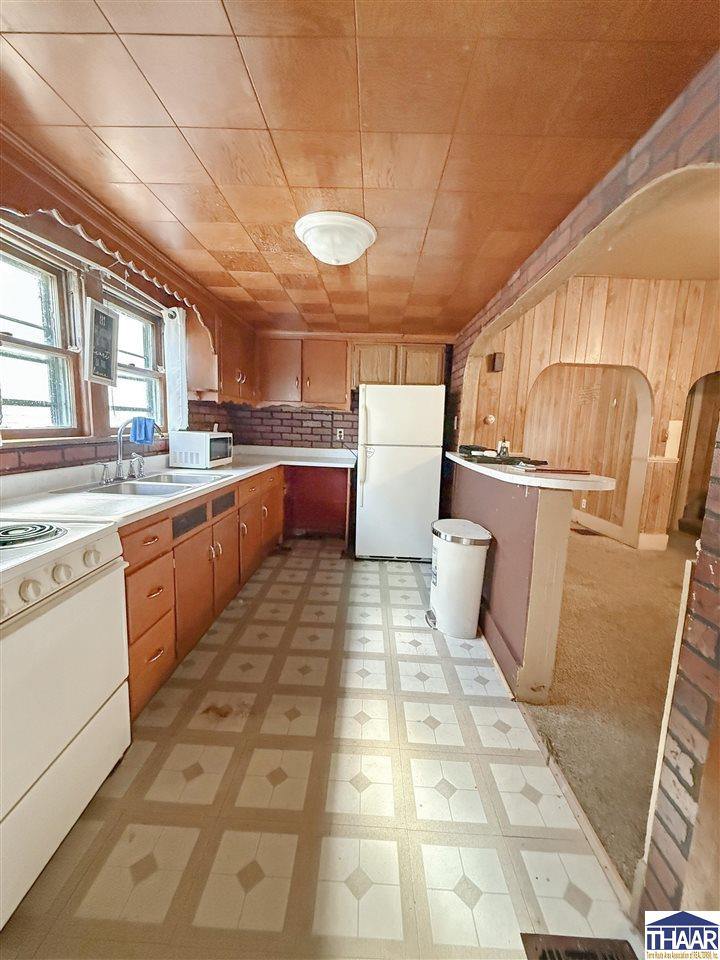 2423 Garfield, Terre Haute, IN 47804