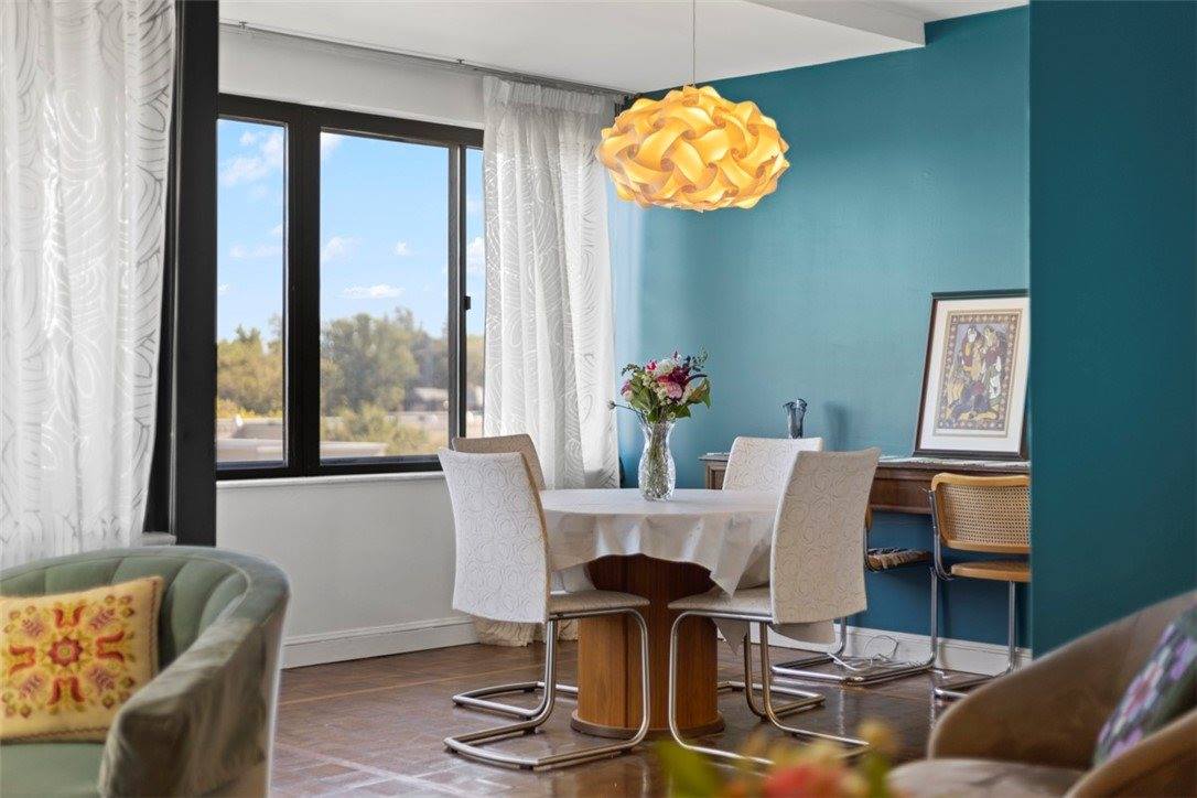 750 Washington Rd, Mt Lebanon, PA 15228