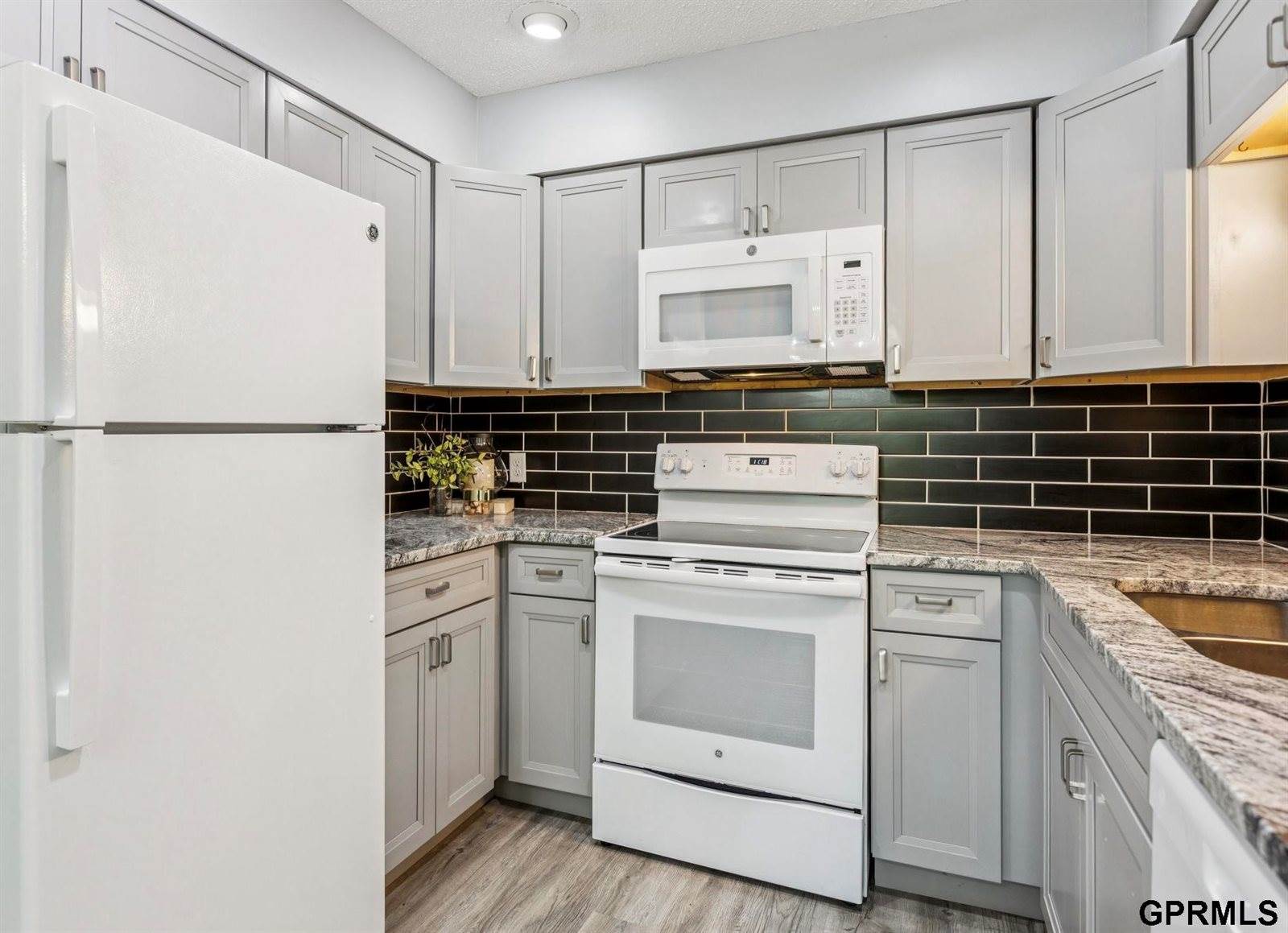 15355 Mason Plaza, Omaha, NE 68154