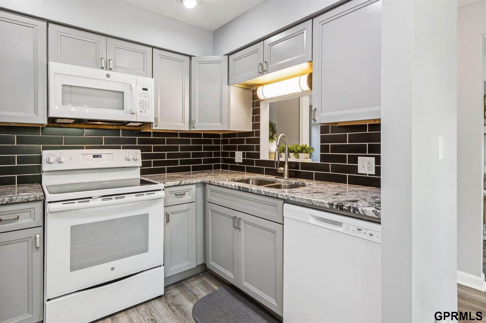 15355 Mason Plaza, Omaha, NE 68154