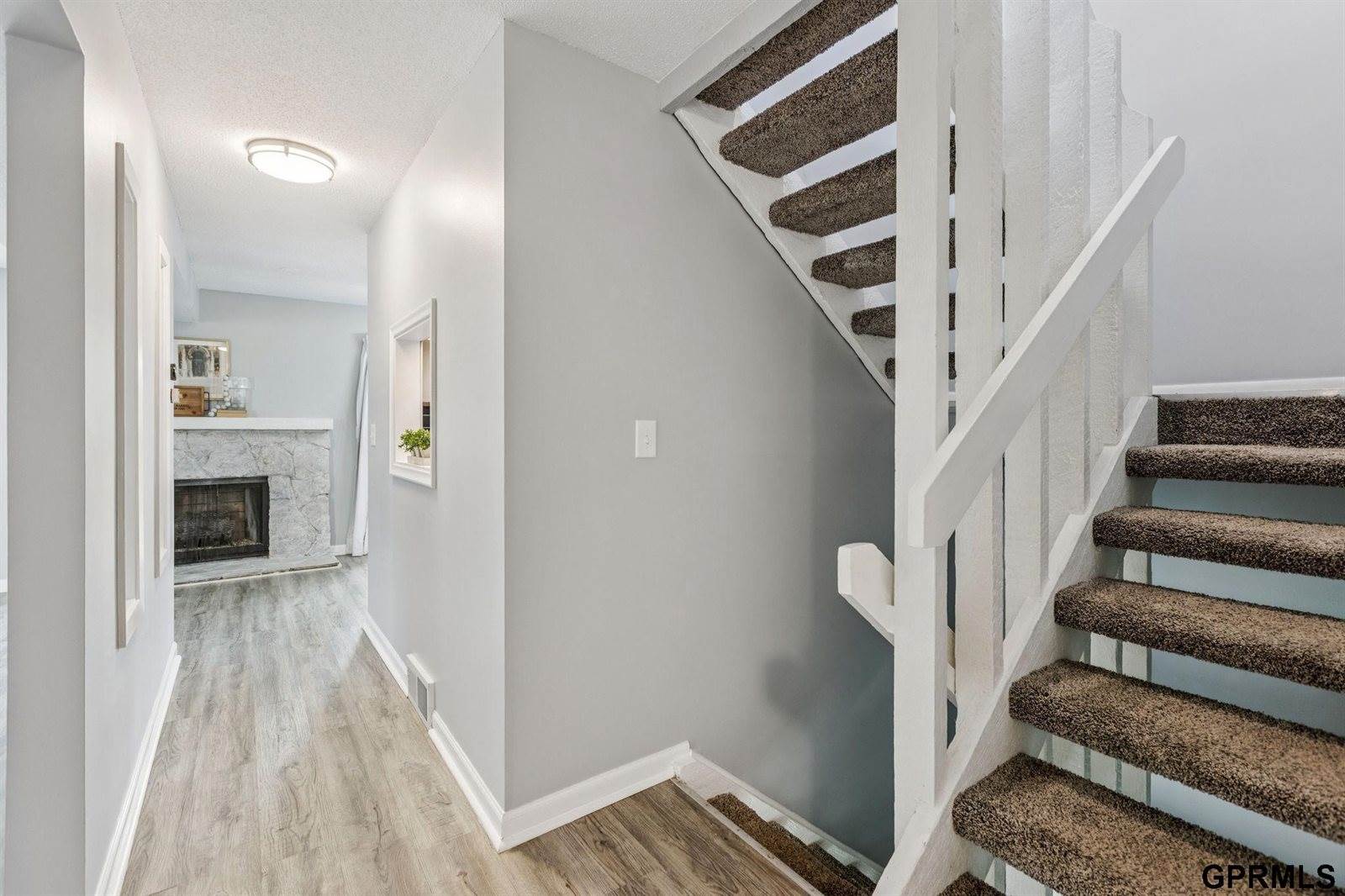 15355 Mason Plaza, Omaha, NE 68154