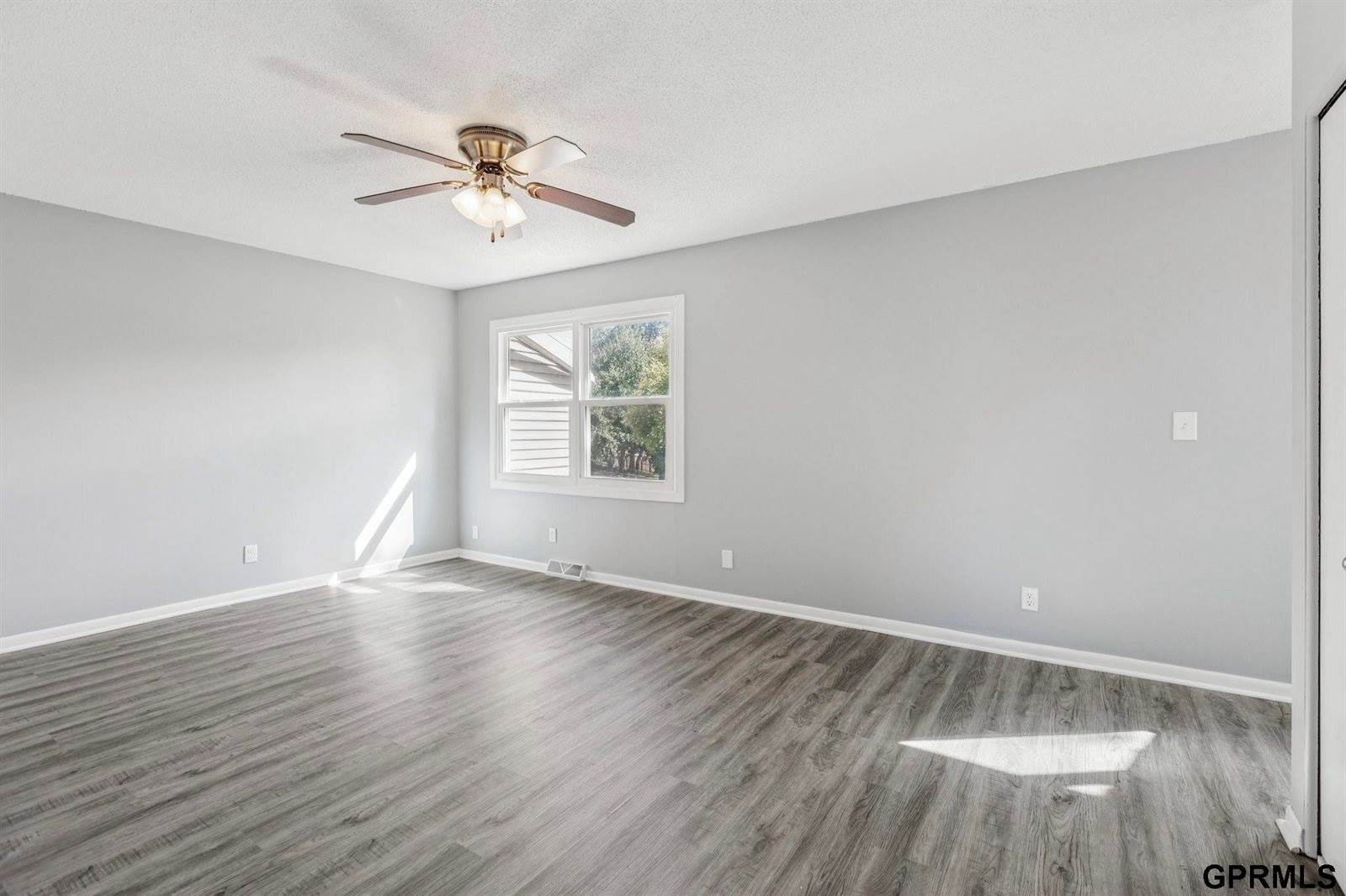 15355 Mason Plaza, Omaha, NE 68154