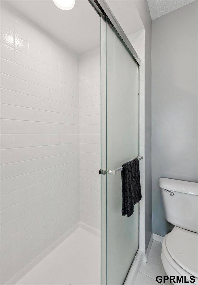 15355 Mason Plaza, Omaha, NE 68154