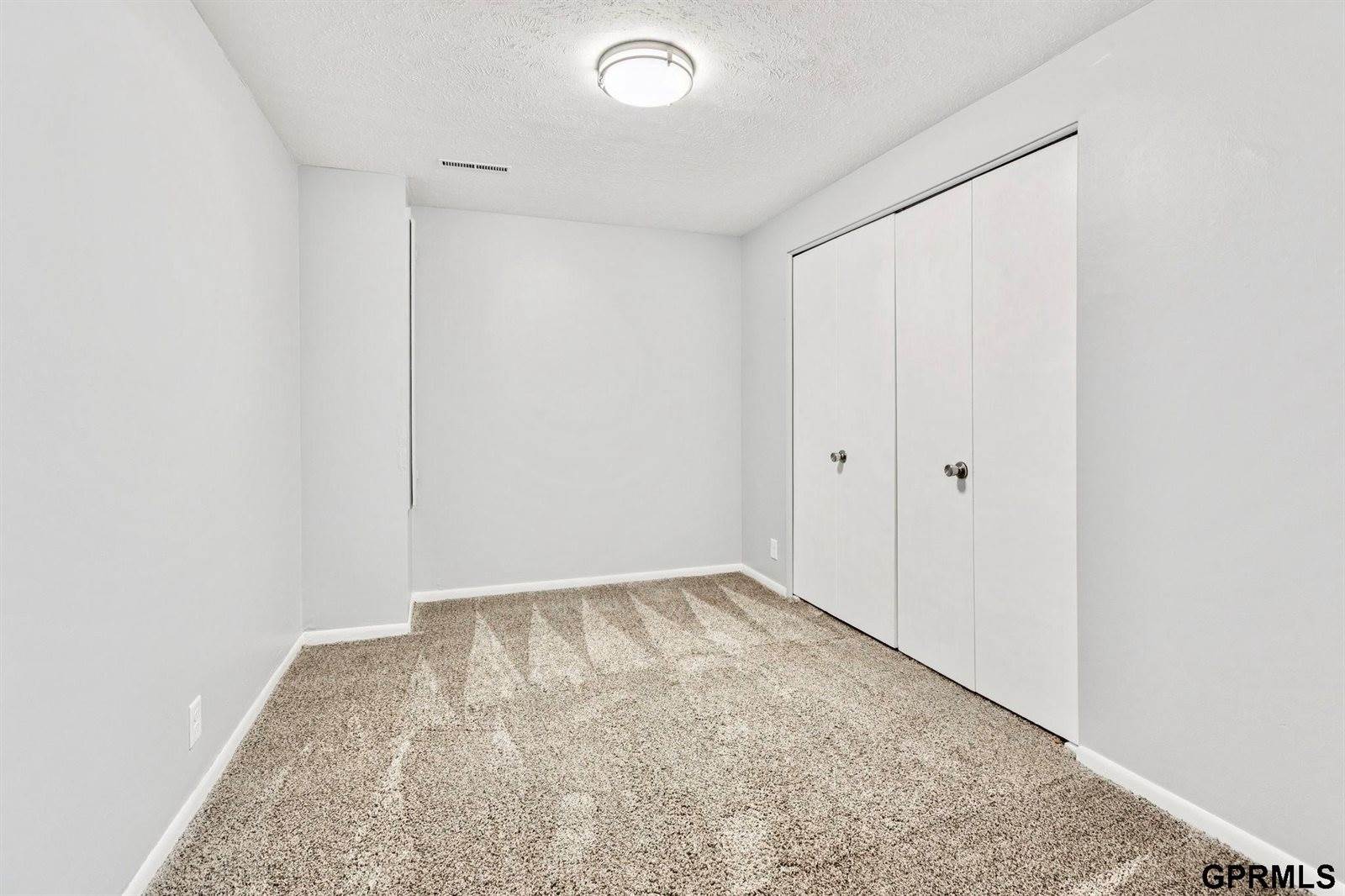 15355 Mason Plaza, Omaha, NE 68154