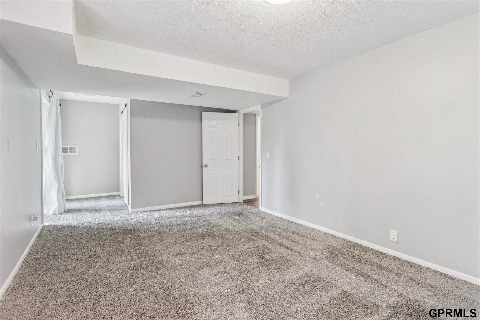 15355 Mason Plaza, Omaha, NE 68154