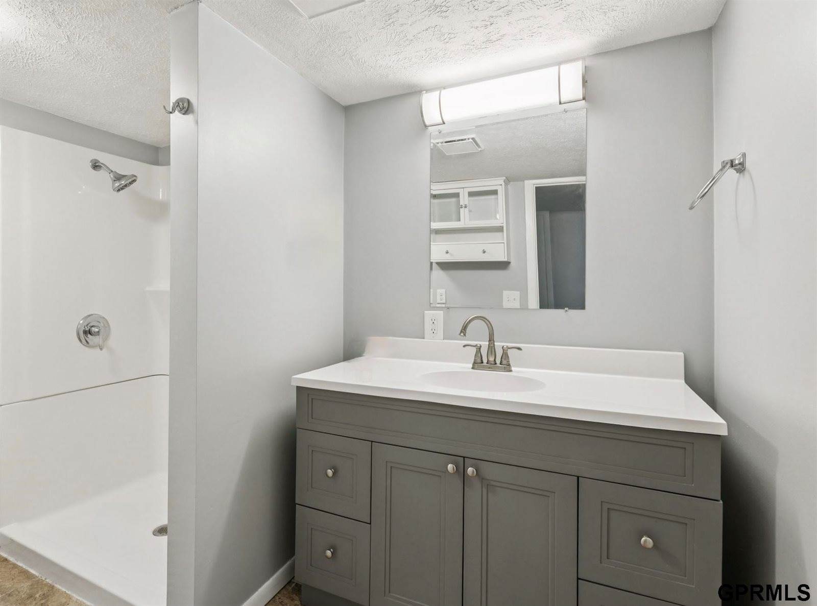 15355 Mason Plaza, Omaha, NE 68154