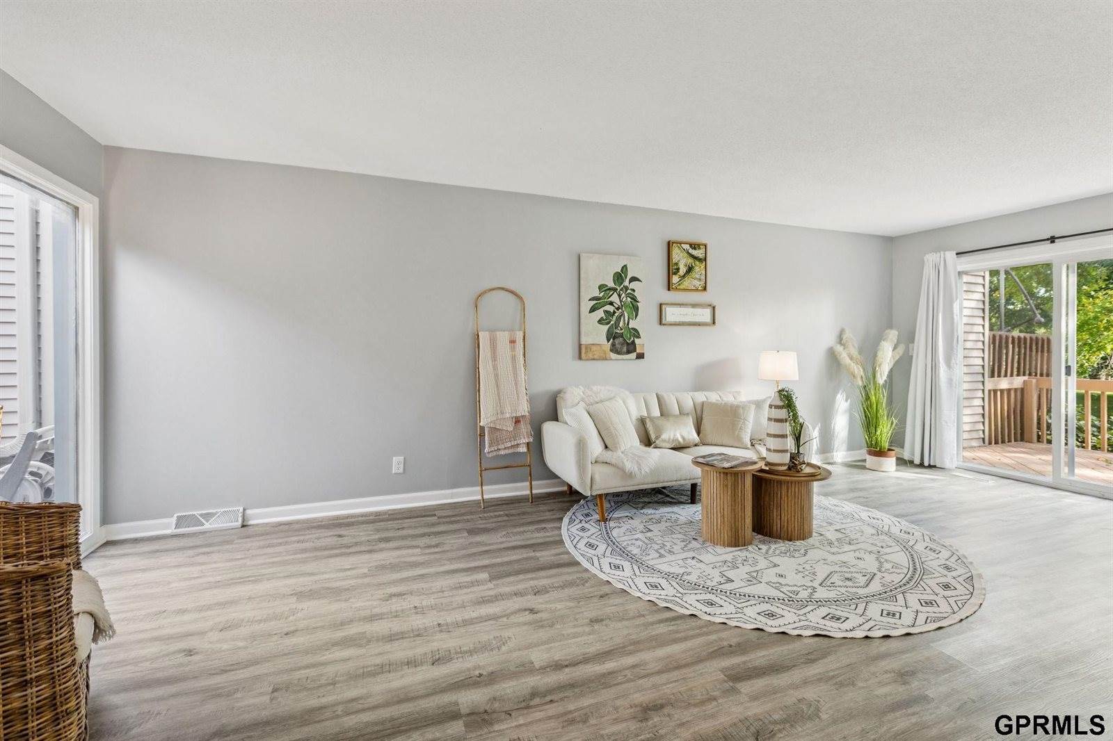 15355 Mason Plaza, Omaha, NE 68154