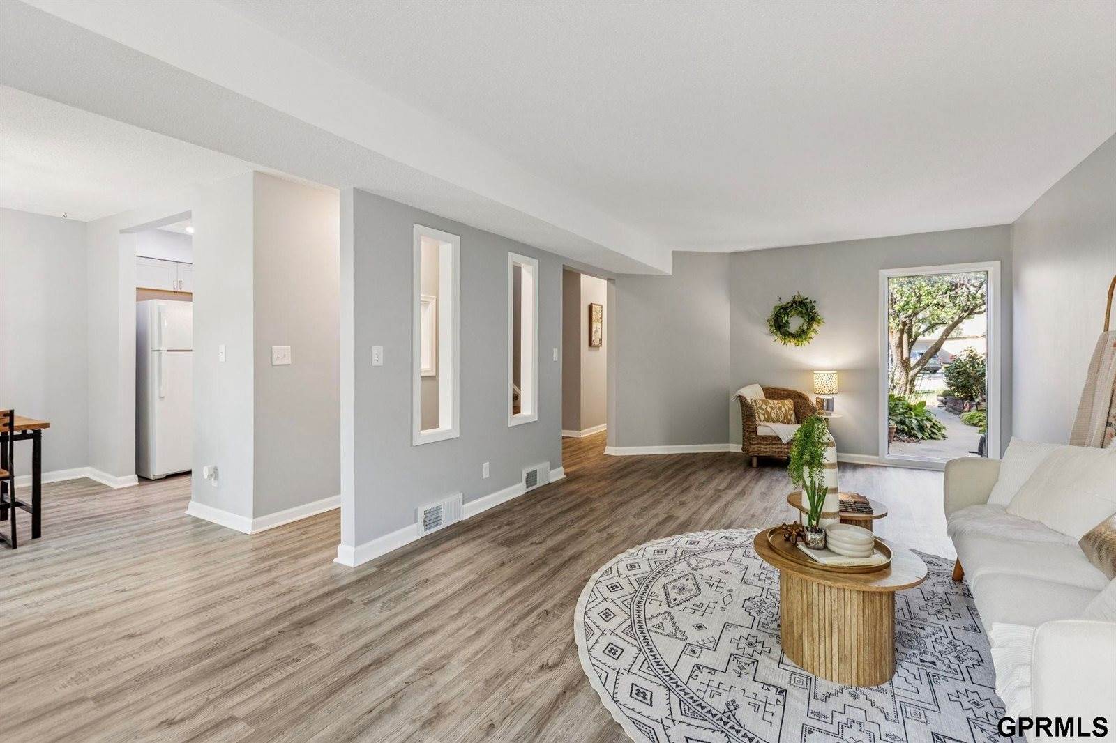 15355 Mason Plaza, Omaha, NE 68154