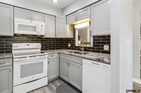 15355 Mason Plaza, Omaha, NE 68154