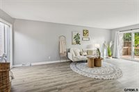 15355 Mason Plaza, Omaha, NE 68154