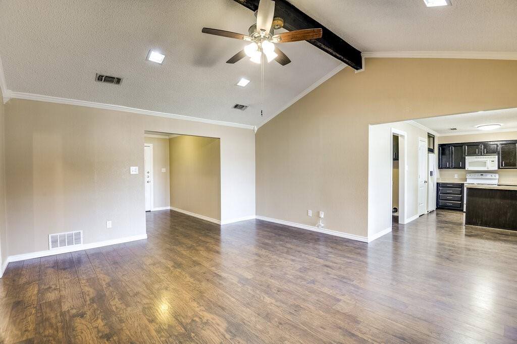 630 Barkridge Trail, Burleson, TX 76028