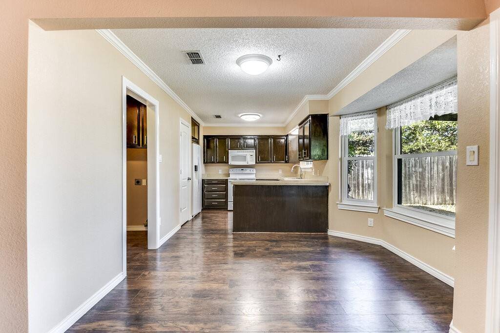 630 Barkridge Trail, Burleson, TX 76028