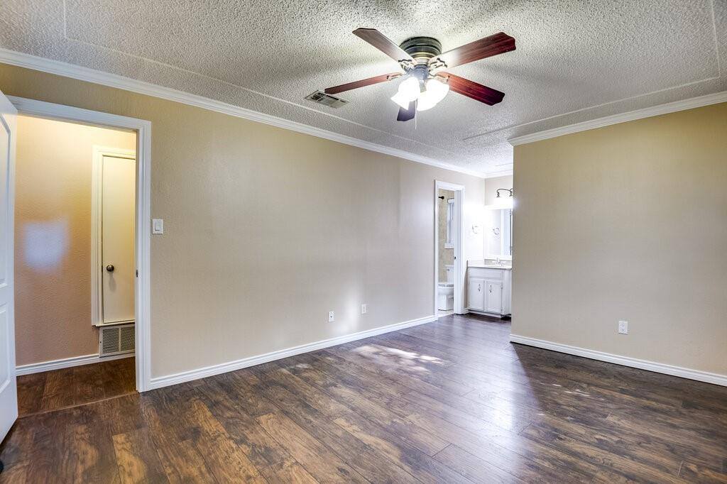 630 Barkridge Trail, Burleson, TX 76028