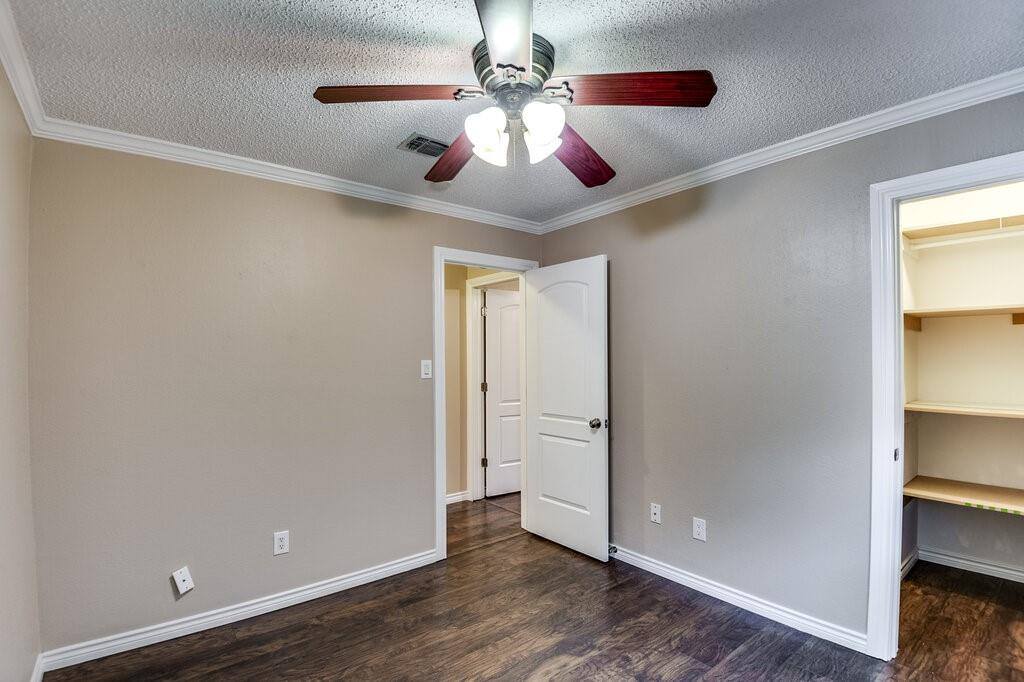 630 Barkridge Trail, Burleson, TX 76028