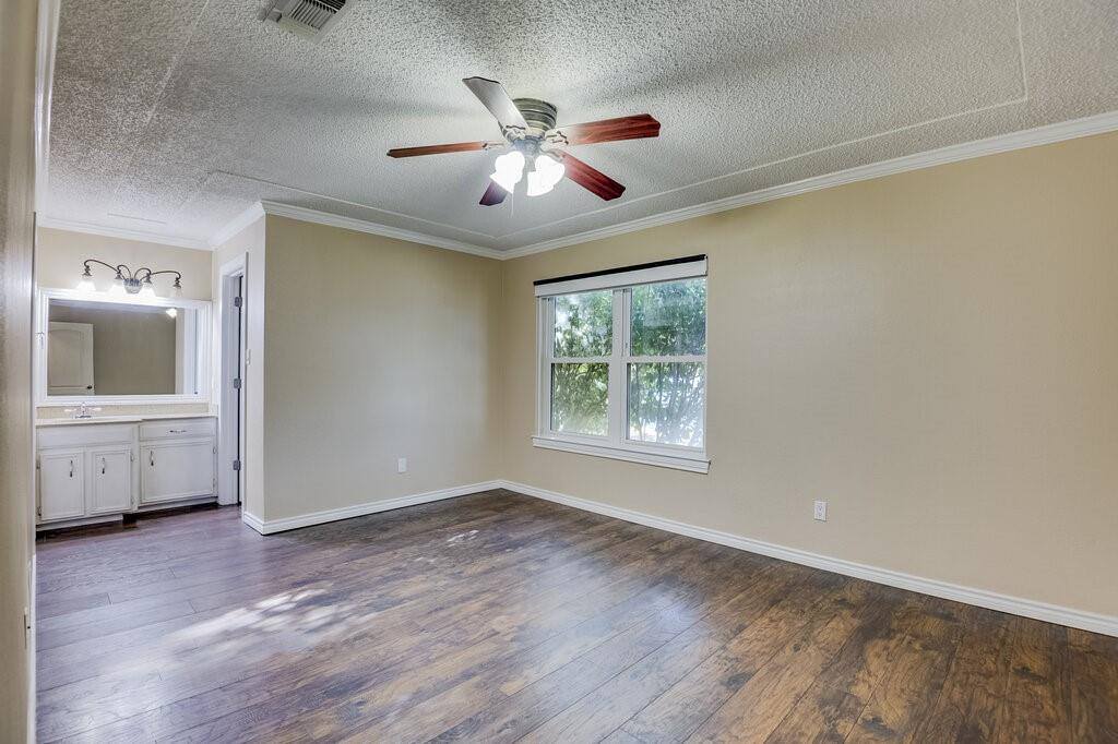 630 Barkridge Trail, Burleson, TX 76028