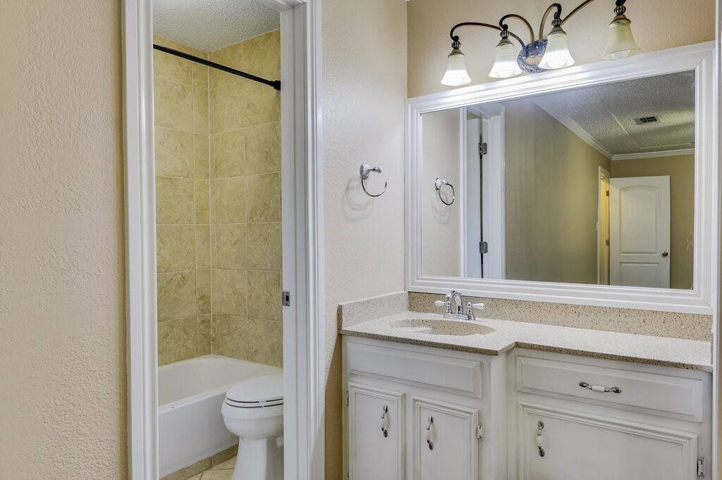 630 Barkridge Trail, Burleson, TX 76028