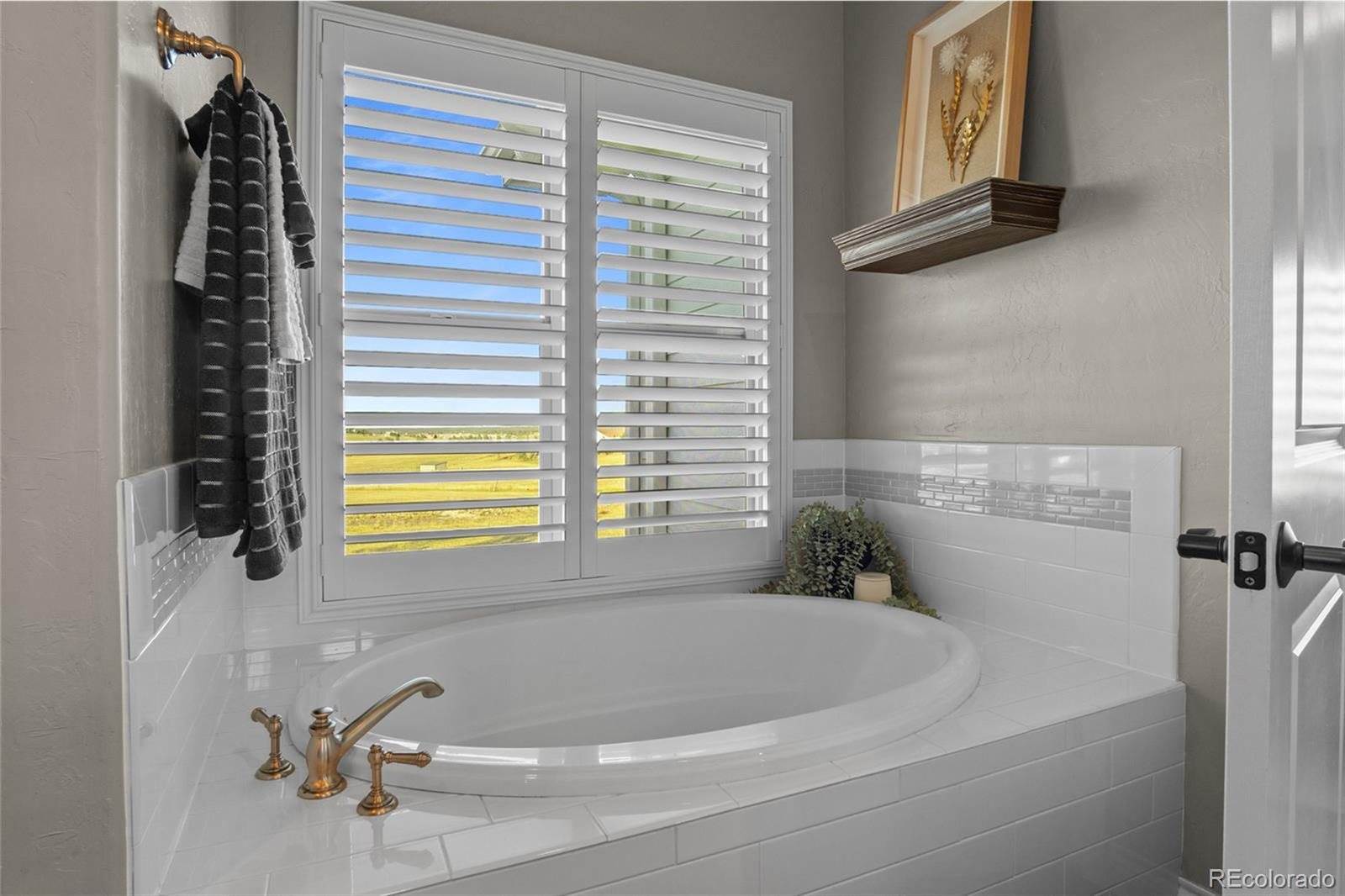 980 Promontory Cir, Elizabeth, CO 80107