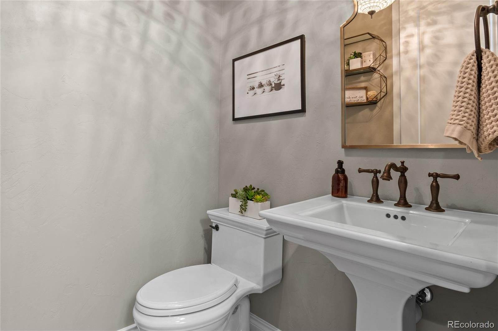 980 Promontory Cir, Elizabeth, CO 80107