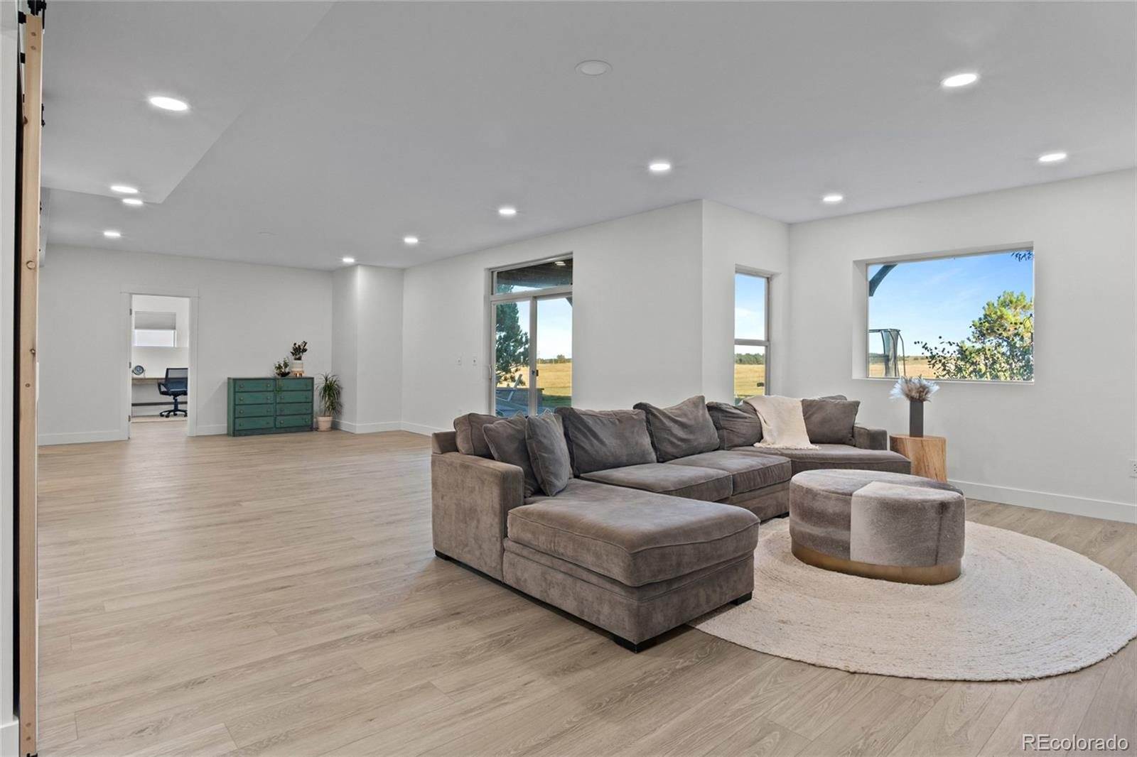 980 Promontory Cir, Elizabeth, CO 80107