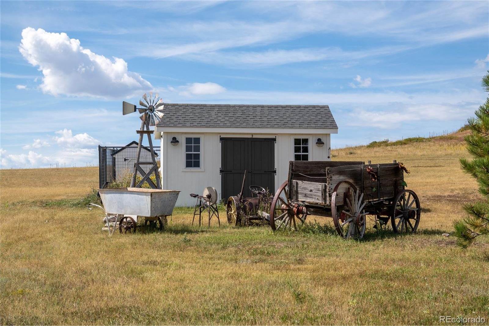 980 Promontory Cir, Elizabeth, CO 80107