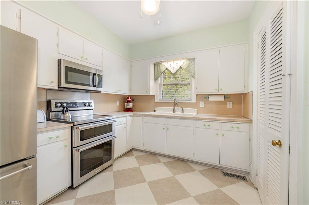 1107 New Garden Road, Greensboro, NC 27410