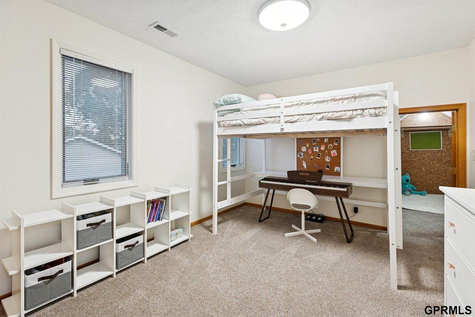 1625 North 214 Street, Elkhorn, NE 68022