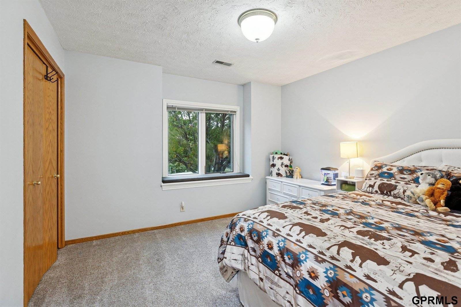 1625 North 214 Street, Elkhorn, NE 68022