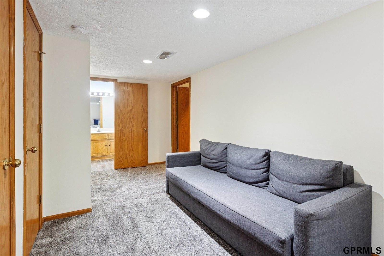 1625 North 214 Street, Elkhorn, NE 68022