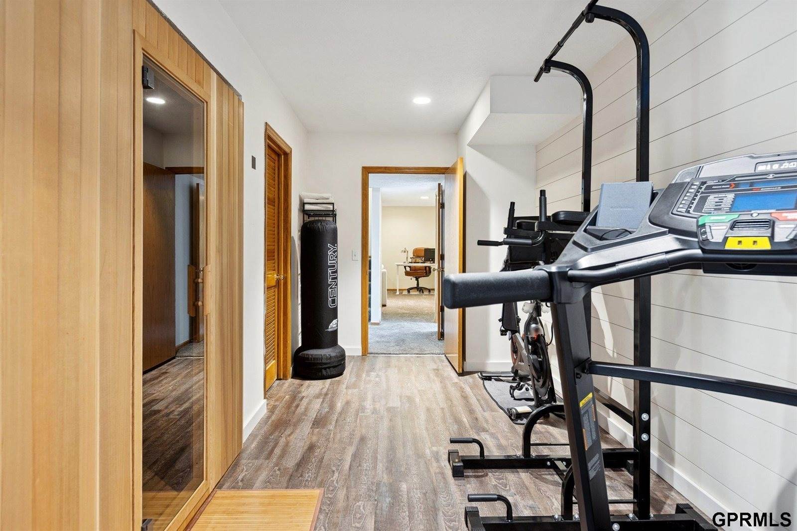 1625 North 214 Street, Elkhorn, NE 68022