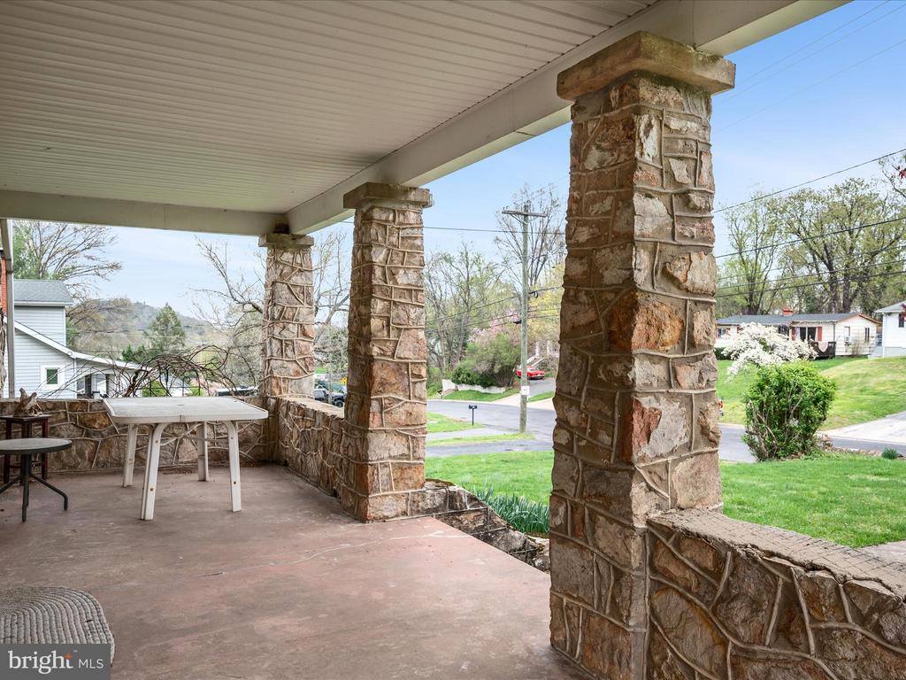 1714 North Royal Avenue, Front Royal, VA 22630