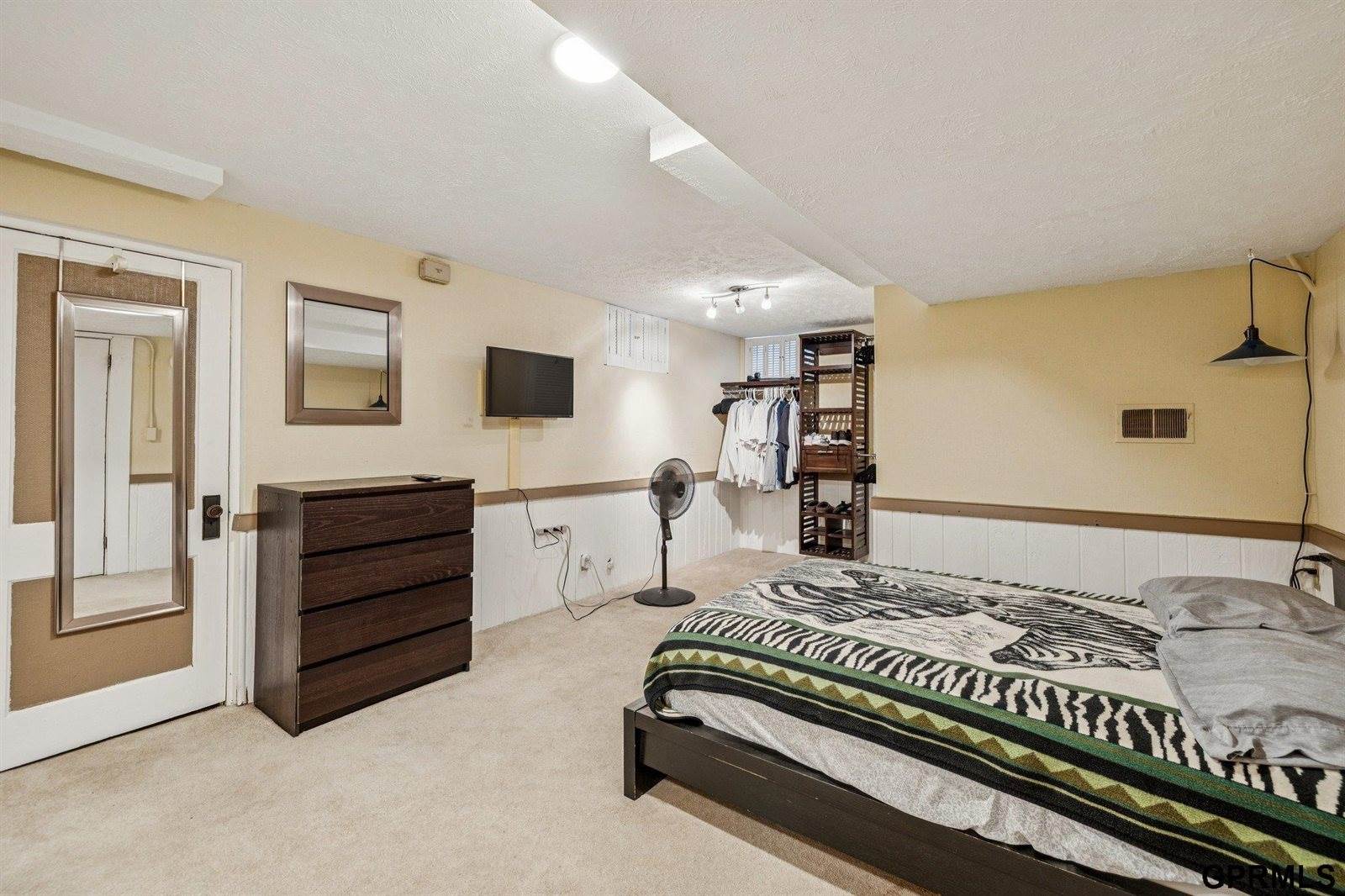 5102 Poppleton Avenue, Omaha, NE 68106