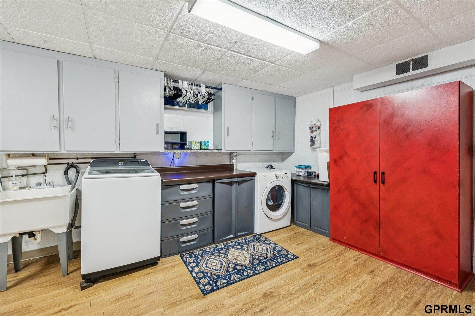 5102 Poppleton Avenue, Omaha, NE 68106